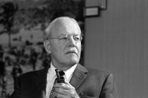 Как Запад пытался заключить мир с Германией  за спиной СССР